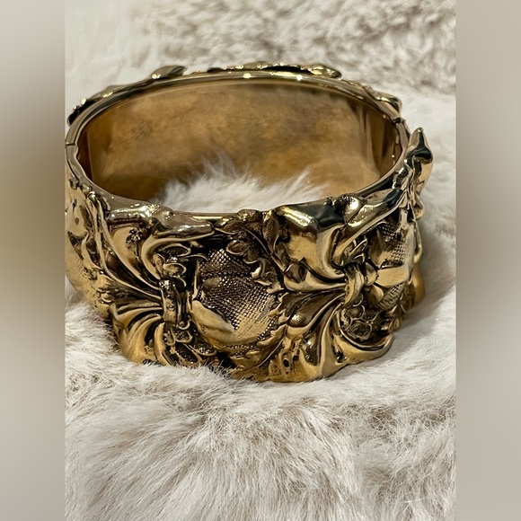 Vintage Gold Embellish Bracelet - Picture 1 of 3
